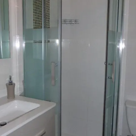 Avec Terrasse, Proche Et Parking - - Fr-1-843-46 *