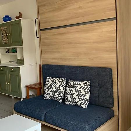 Appartement Avec Terrasse, Proche Et Parking - - Fr-1-843-46 *