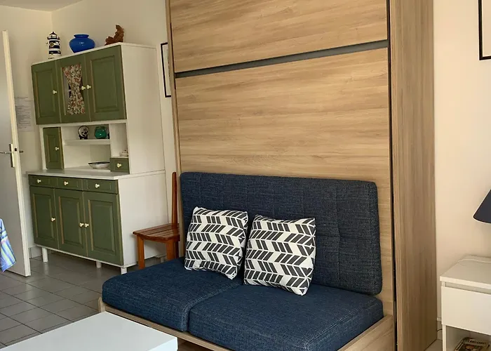 Appartement Avec Terrasse, Proche Et Parking - - Fr-1-843-46 *